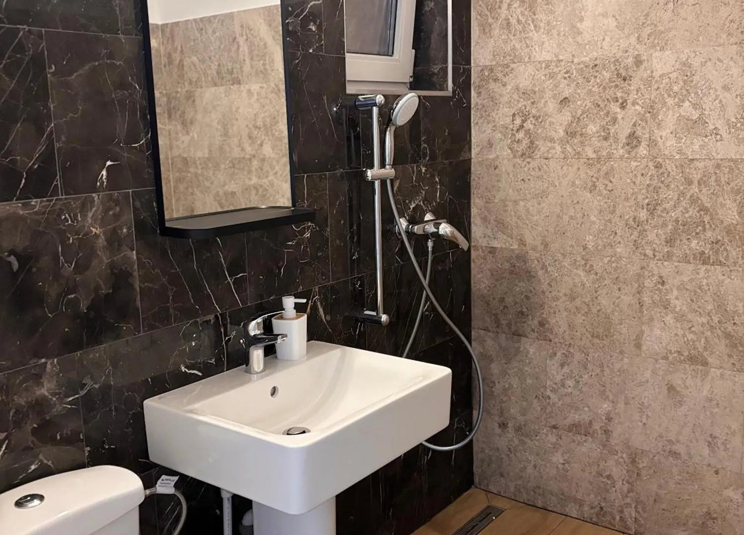 Apartment Piata Victoriei Studio Sanad Bucharest Romania